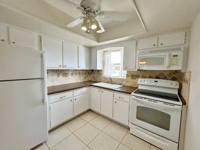 TILED BACK SPLASH
