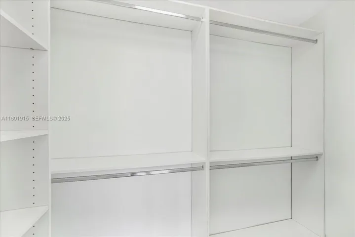 Walking closet