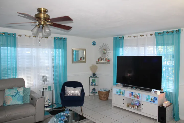 Living area 4