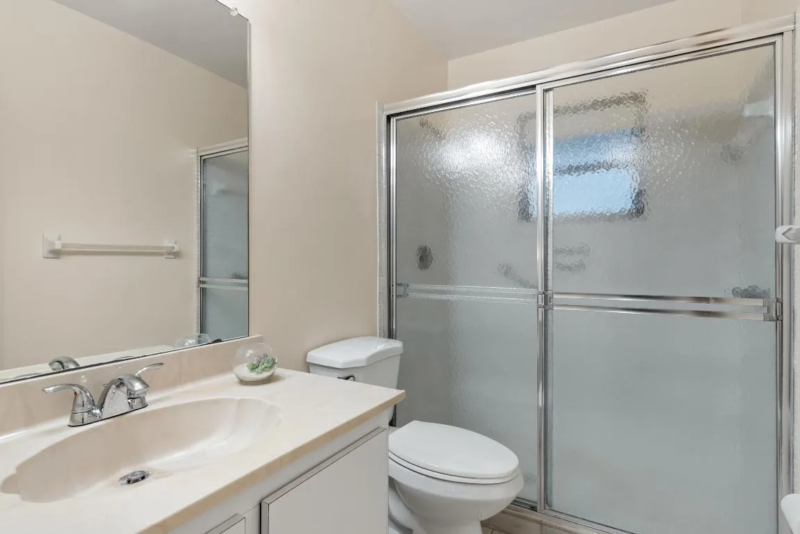 SLHG Bathroom #2