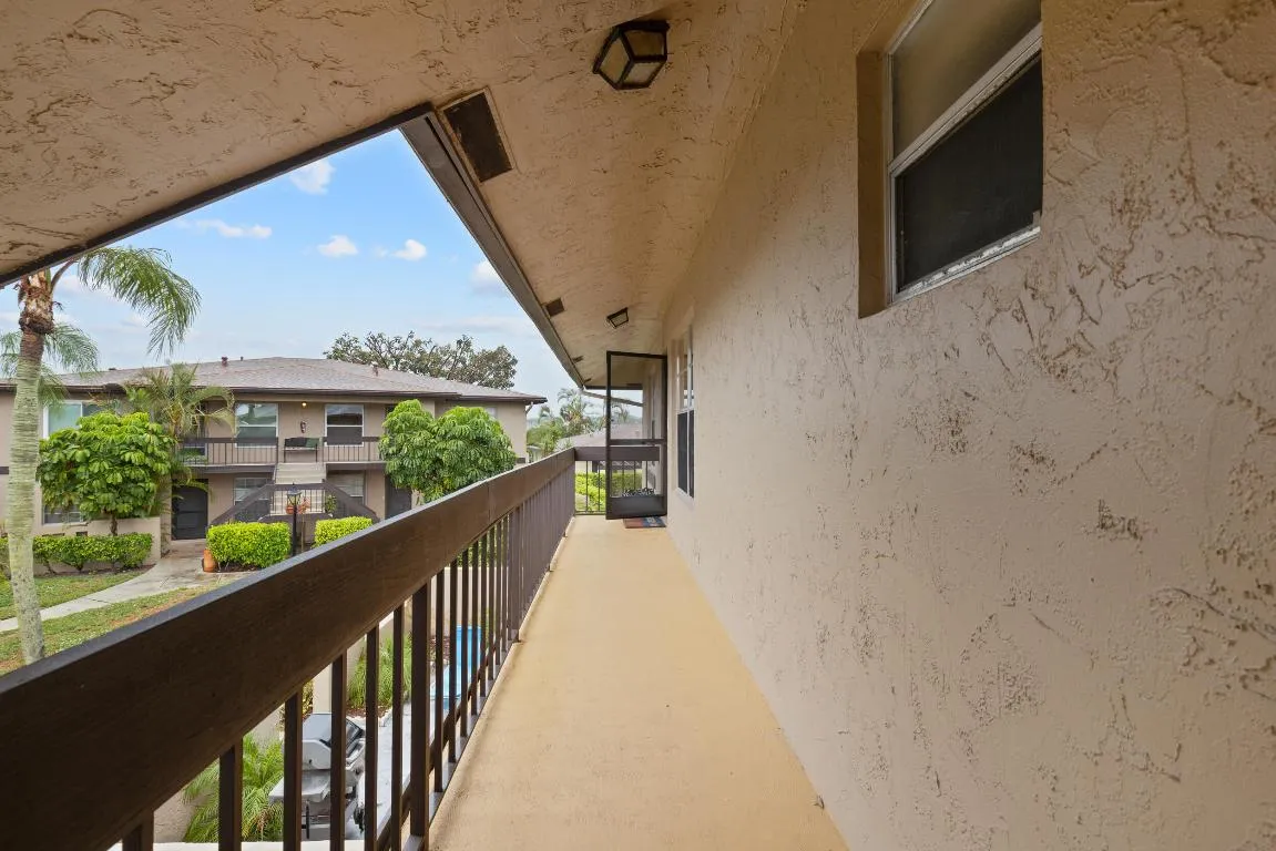 SLHG Hallway to Corner Unit