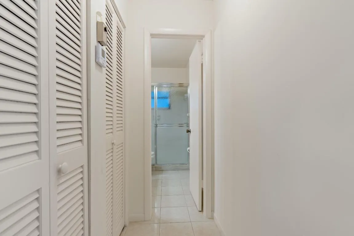 SLHG Hallway to 2nd Bathroom