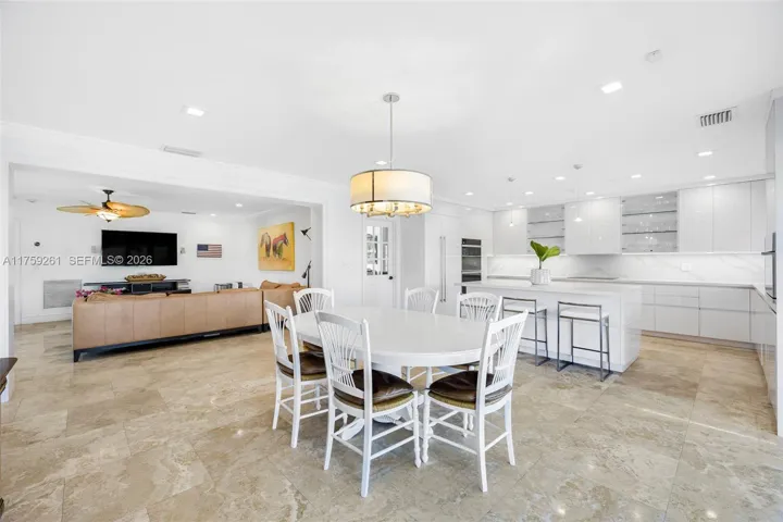 Spacious open eat - in kitchen open to family room