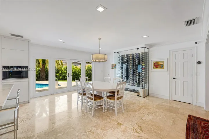 Spacious eat in kitchen area
