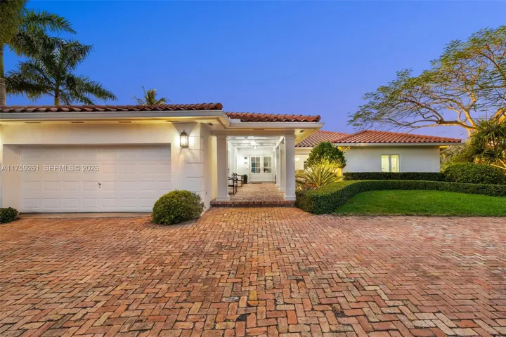 Front of house with spacious driveway