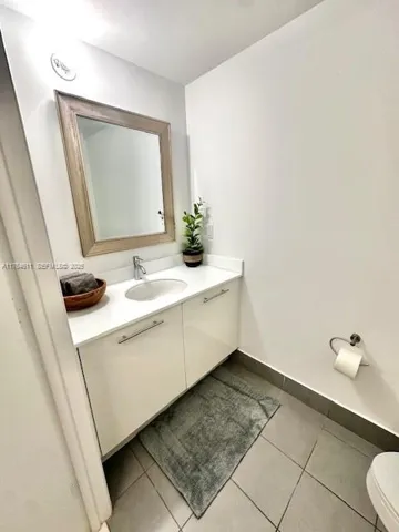 1/2 BATHROOM