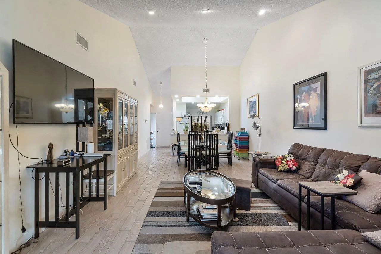 10900_Waterberry_Ct_007