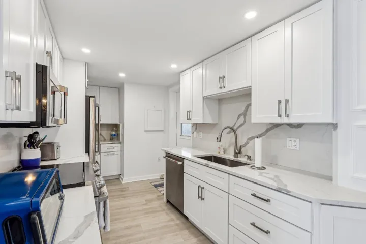 11-web-or-mls-N Ocean Dr 8a-2905-011