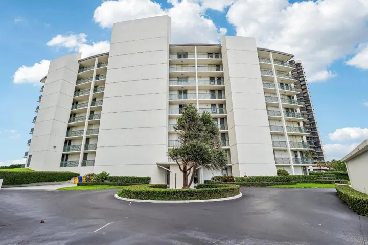 2-web-or-mls-N Ocean Dr 8a-2905-002