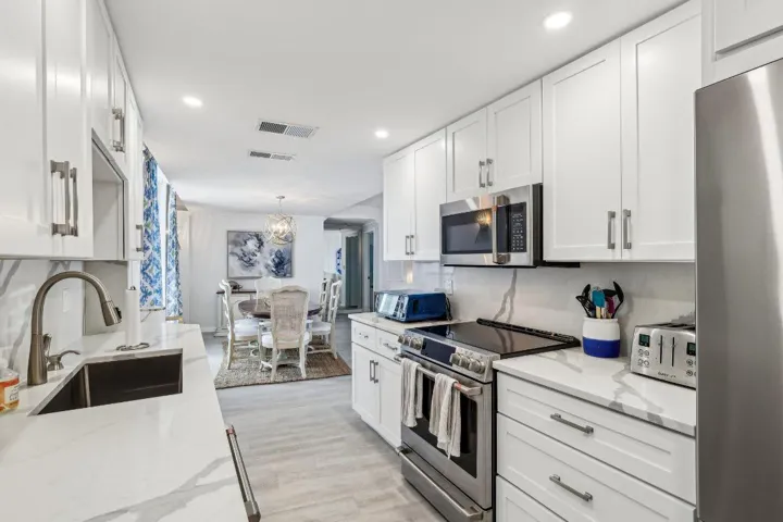 12-web-or-mls-N Ocean Dr 8a-2905-012