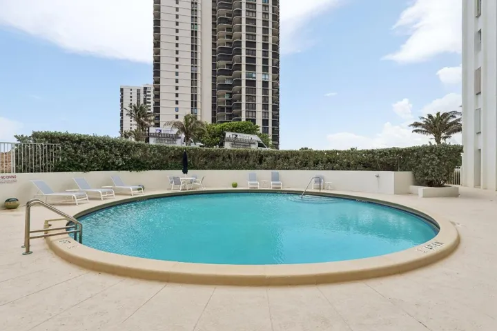 34-web-or-mls-N Ocean Dr 8a-2905-904