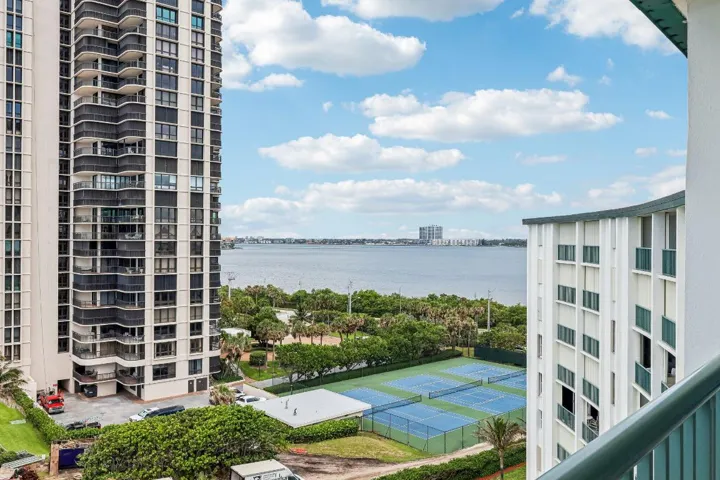27-web-or-mls-N Ocean Dr 8a-2905-027