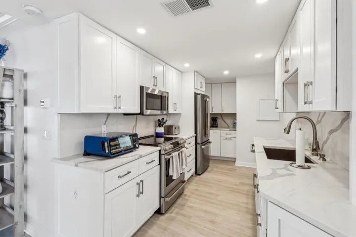 10-web-or-mls-N Ocean Dr 8a-2905-010