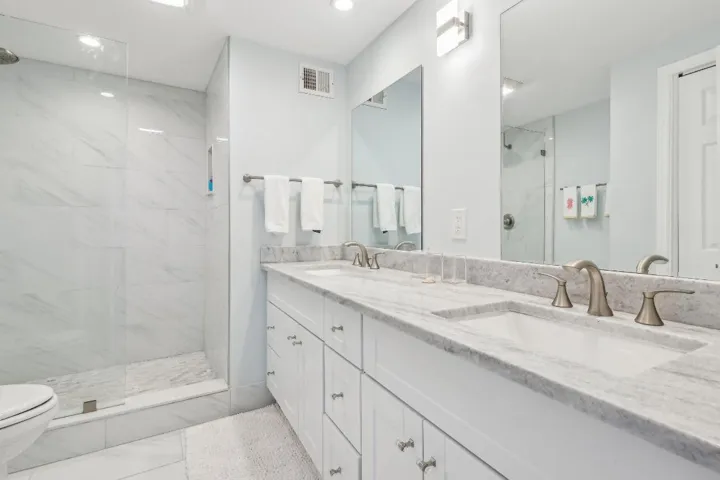 23-web-or-mls-N Ocean Dr 8a-2905-023