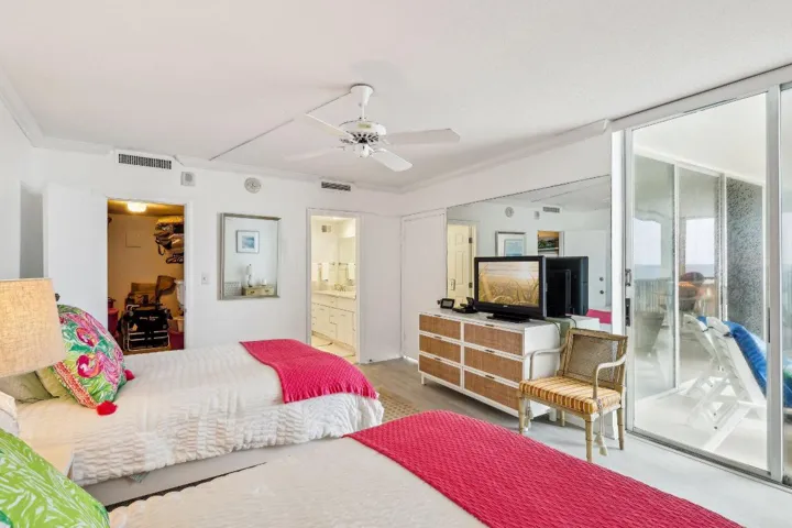 17-web-or-mls-N Ocean Dr 8a-2905-017