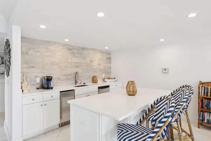 32-web-or-mls-N Ocean Dr 8a-2905-902