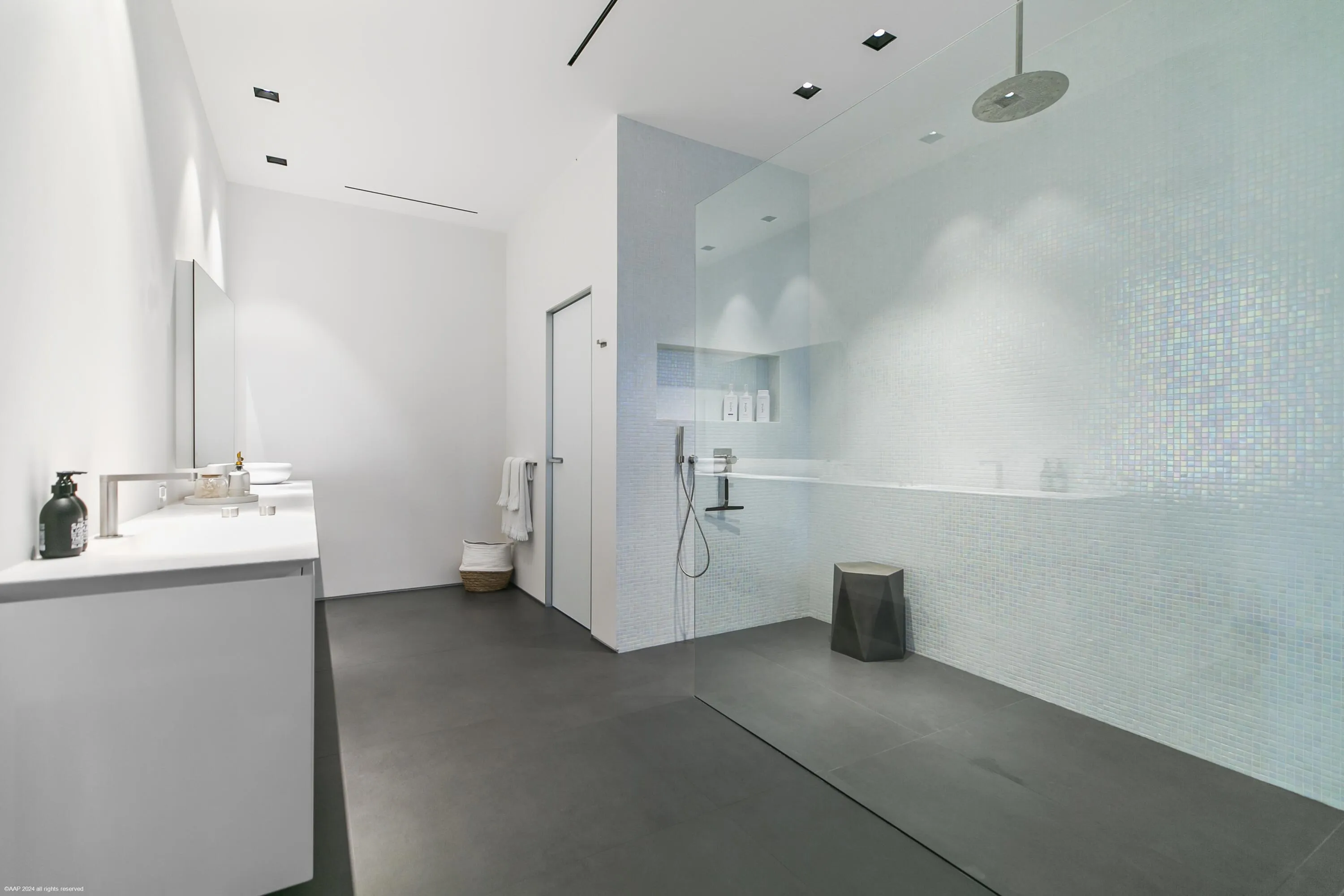 Guest Bath 1