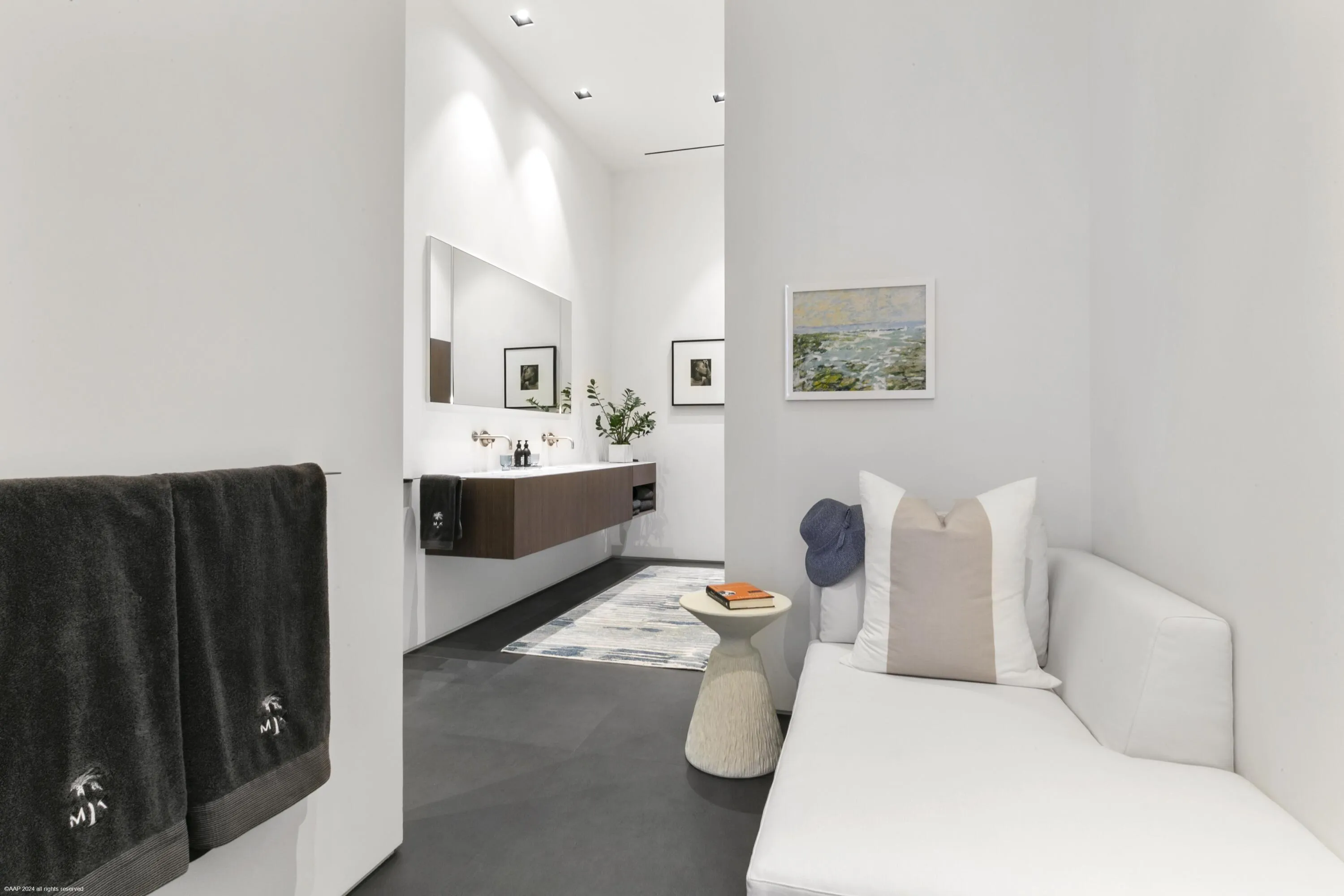 VIP Bath or 2nd Master