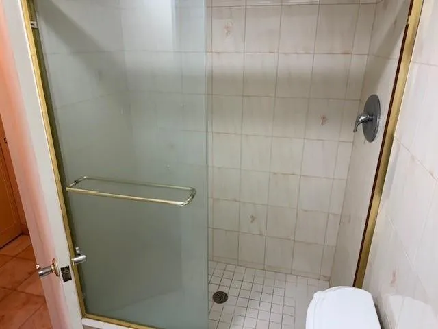 Gust Bathroom