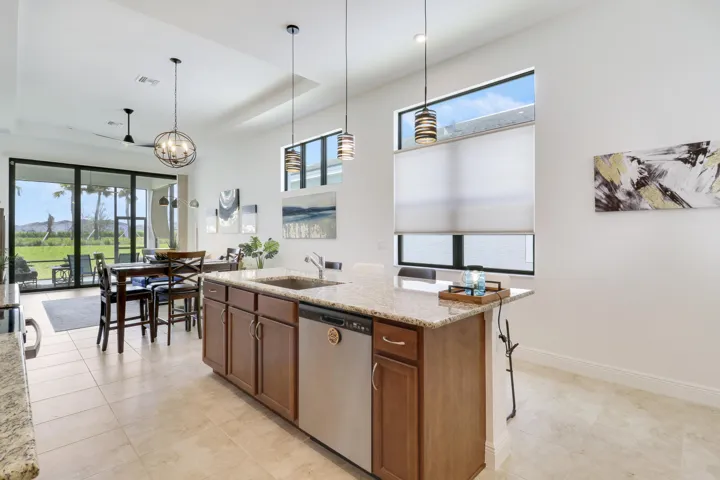 Kitchen & Dining