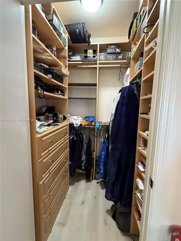 Walking Closet