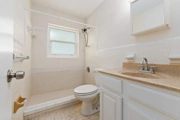 1154 Guest Shower