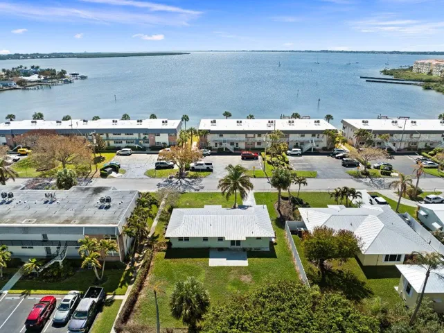 Views of the Indian River