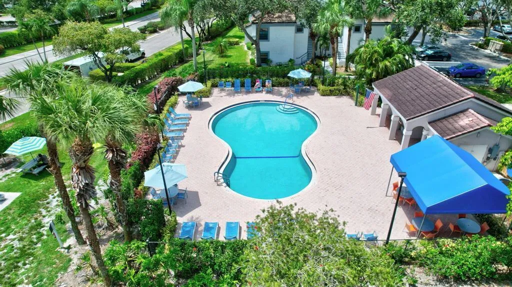 pool venetia