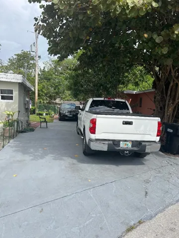 SIDE PARKING