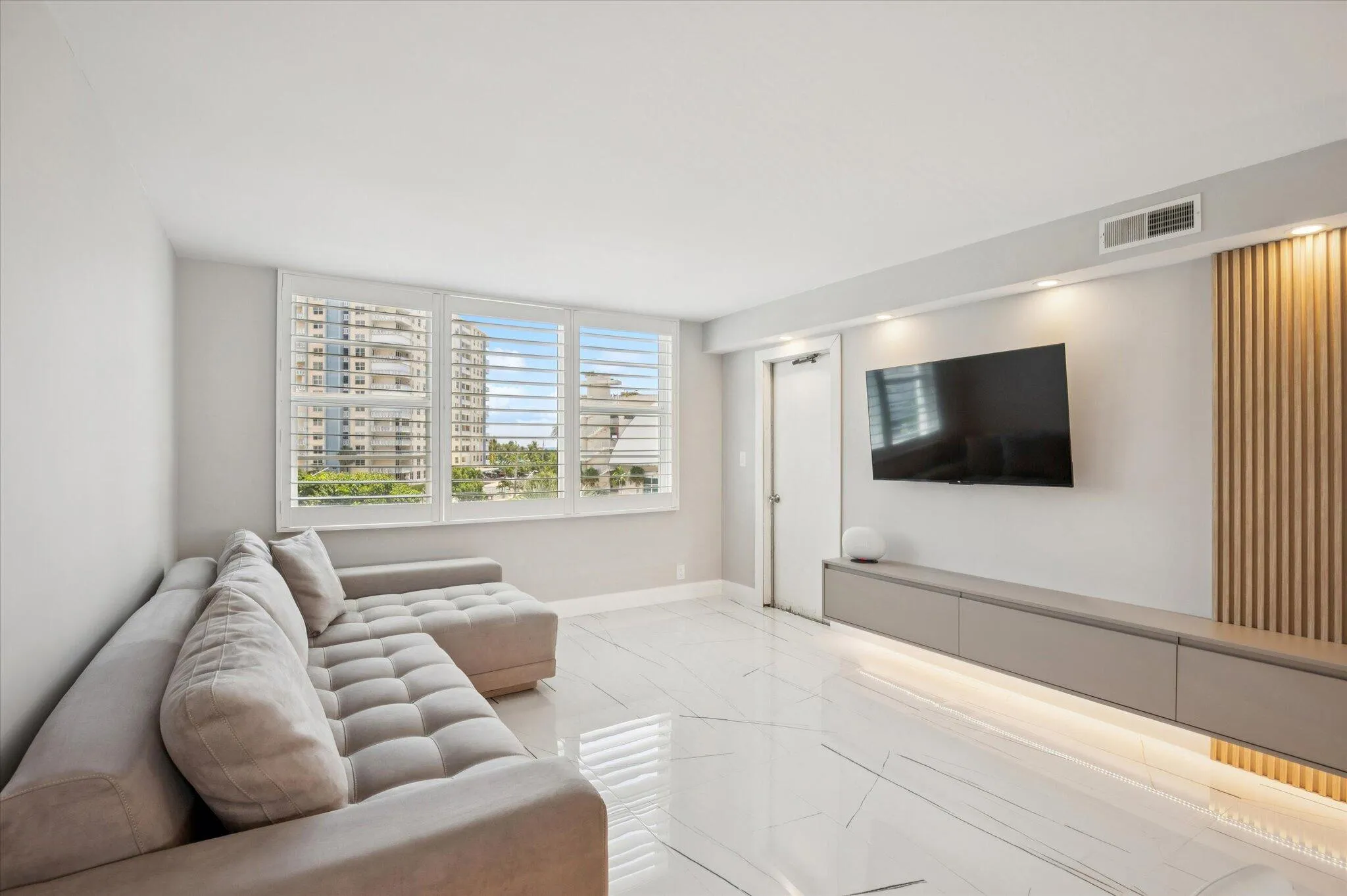 04-West-201 N Ocean Blvd #410-4