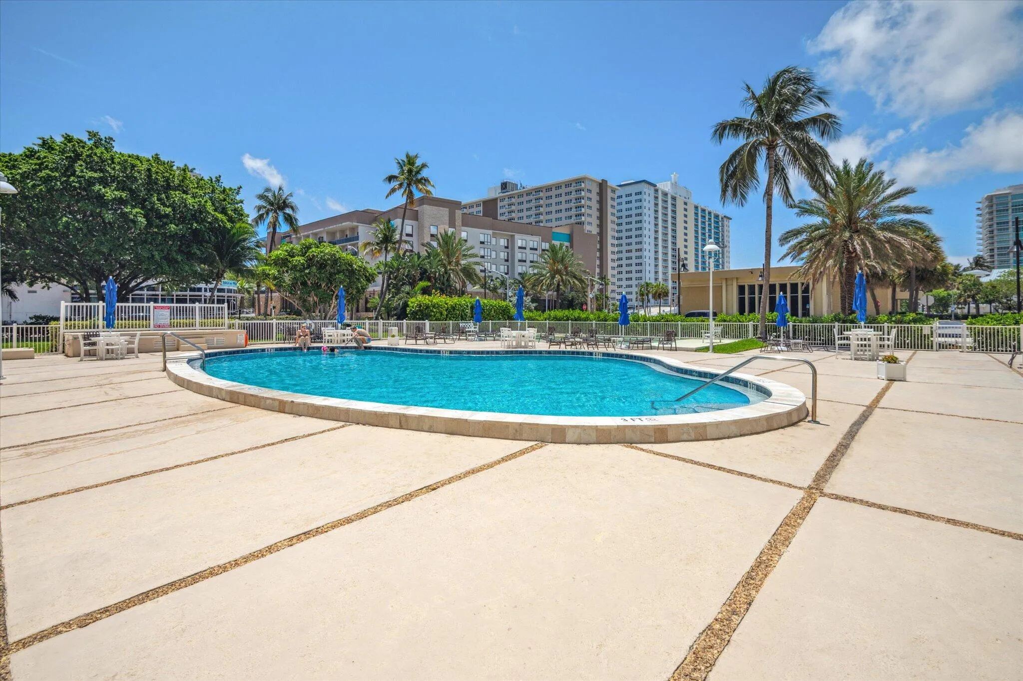12-West-201 N Ocean Blvd #410-14