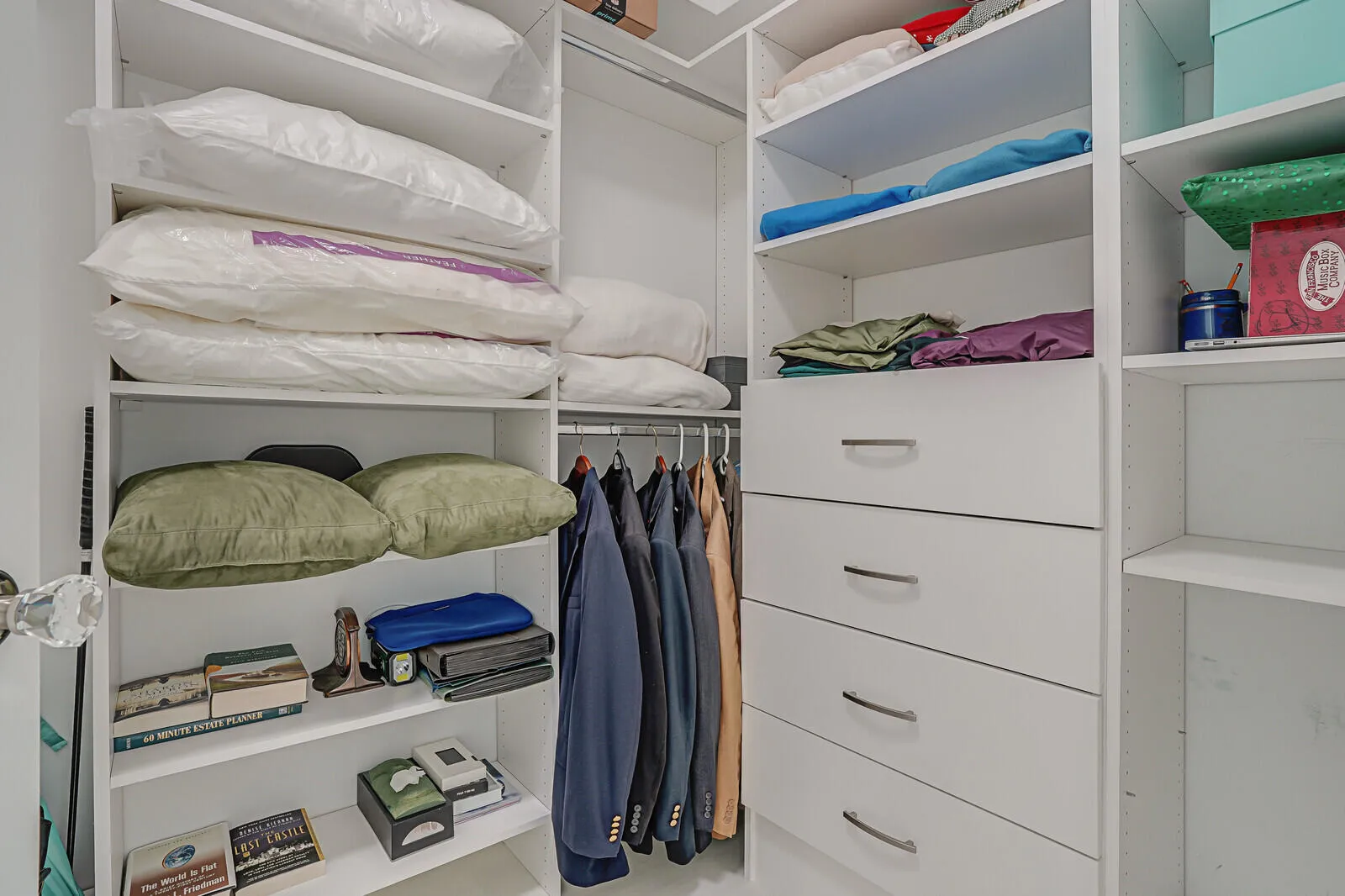 Walk-In Closet 2BDR