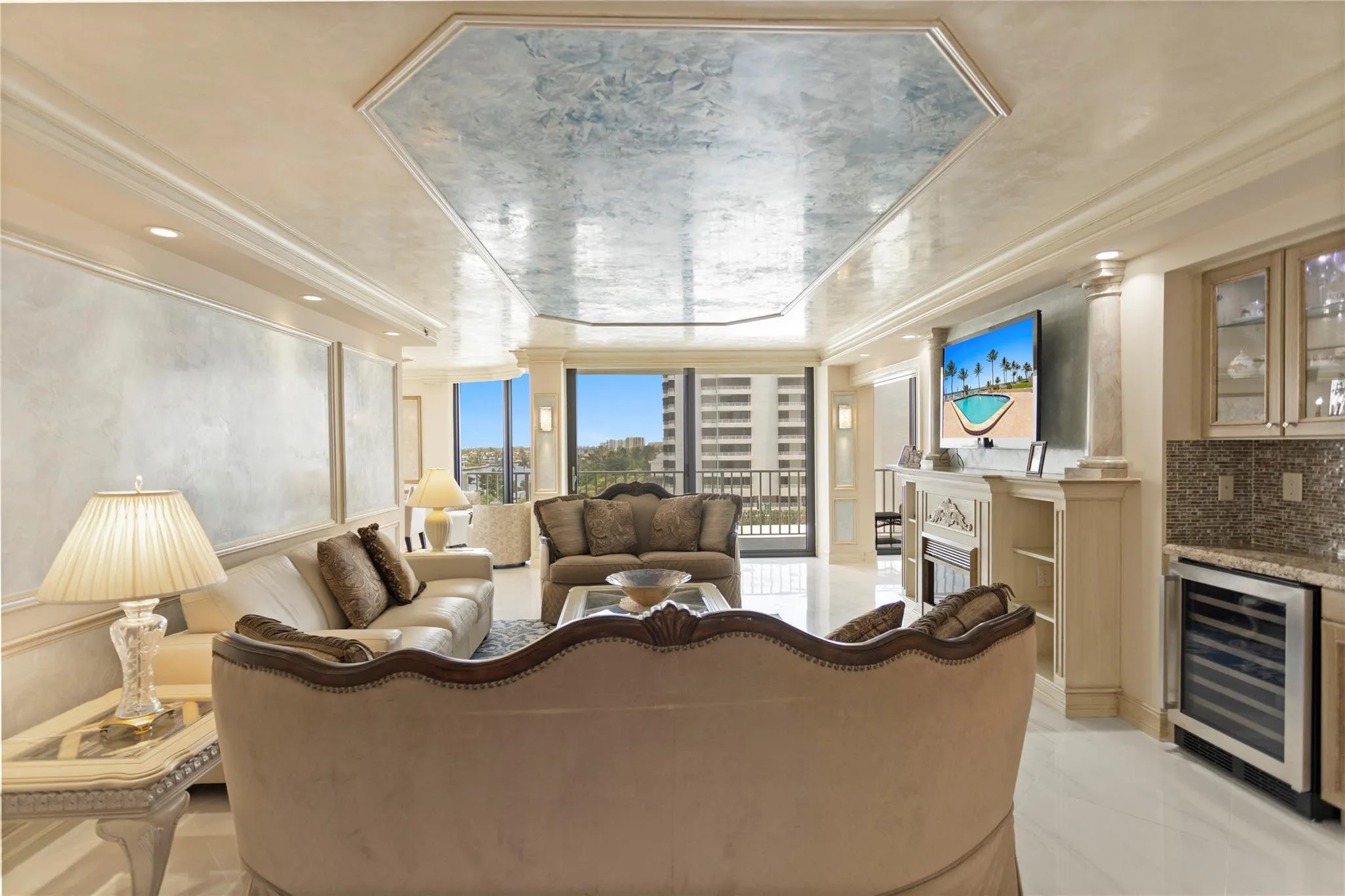 Living Room/Wet Bar
