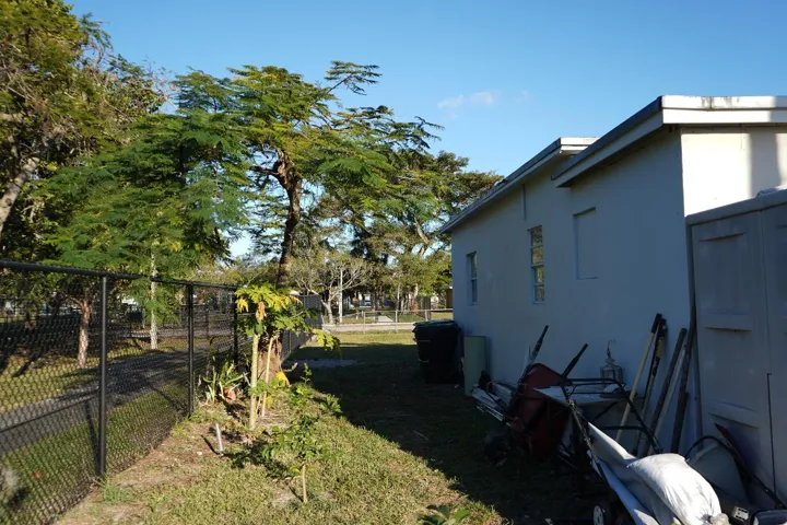 SIDE VIEW