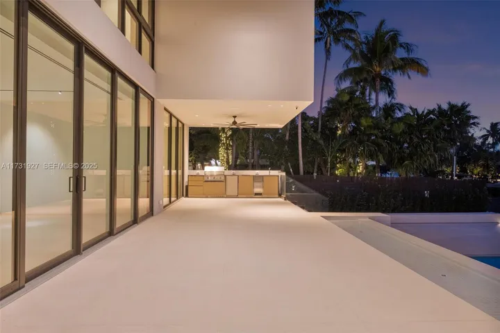 Outdoor kitchen / BBQ