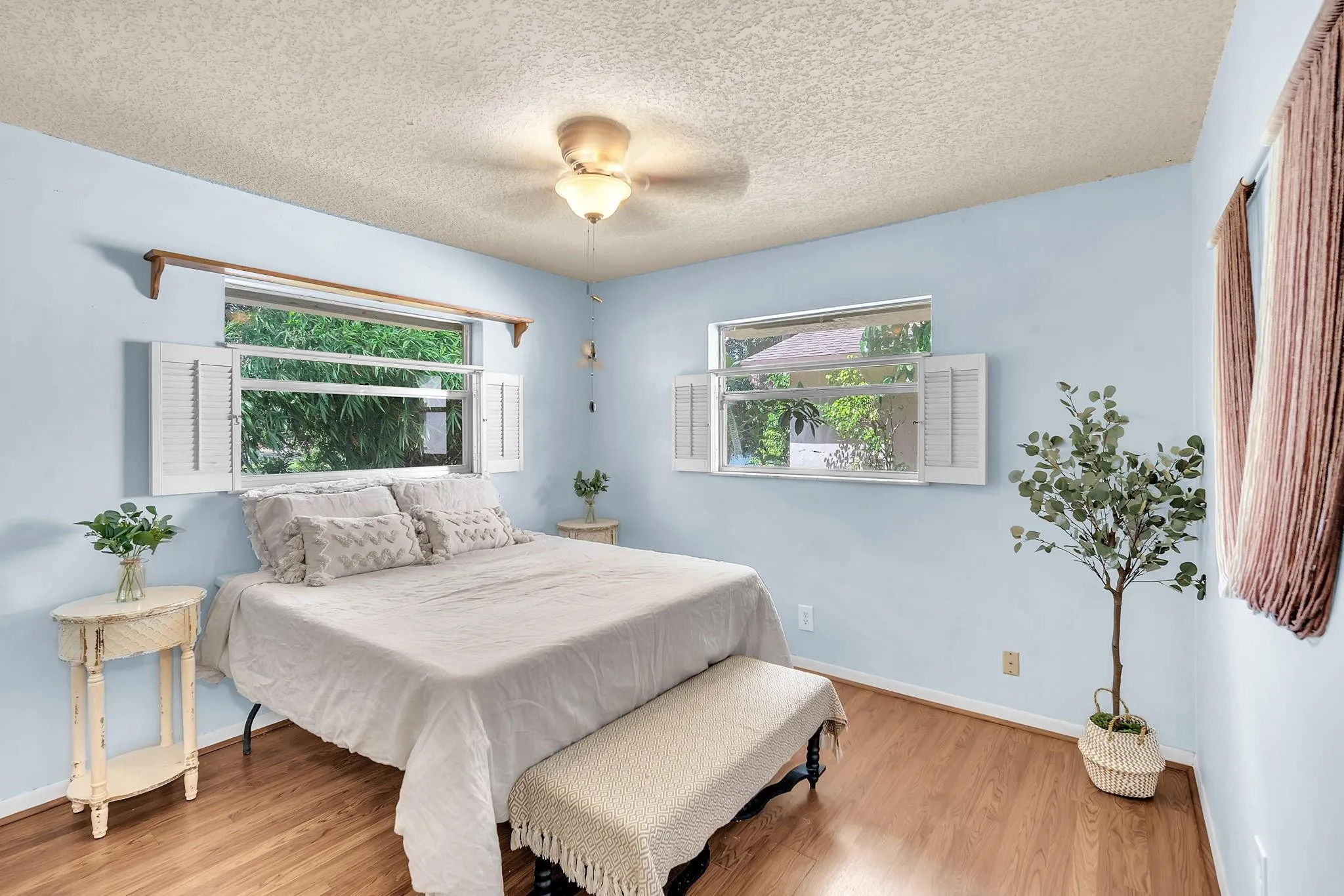 Second bedroom with Lake views from both windows