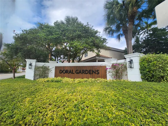 Doral Gardens entrance gate (112)