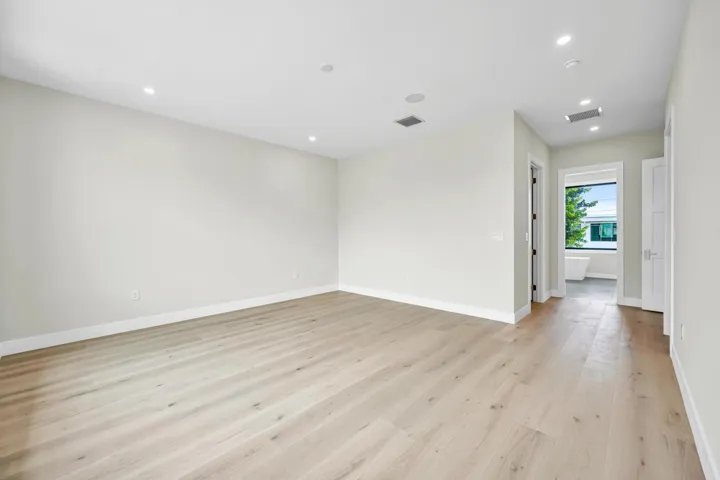 445 NE 11TH AVE-41