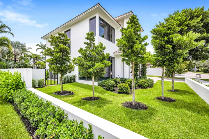 445 NE 11TH AVE-3