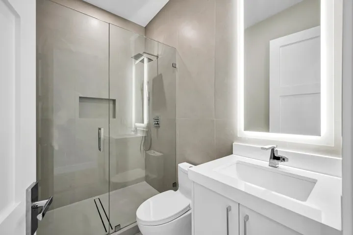 445 NE 11TH AVE-56