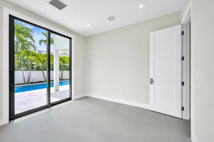 445 NE 11TH AVE-33
