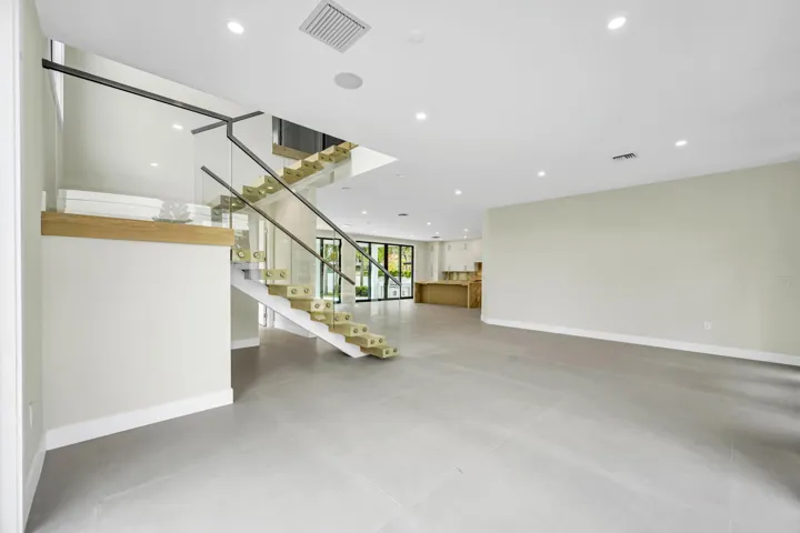 445 NE 11TH AVE-11
