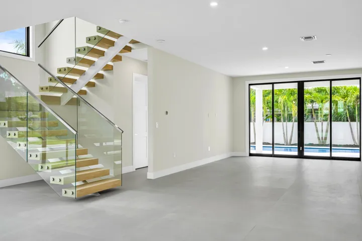 445 NE 11TH AVE-8