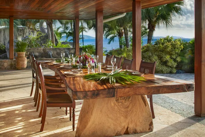 19. OUTODOOR DINING TABLE
