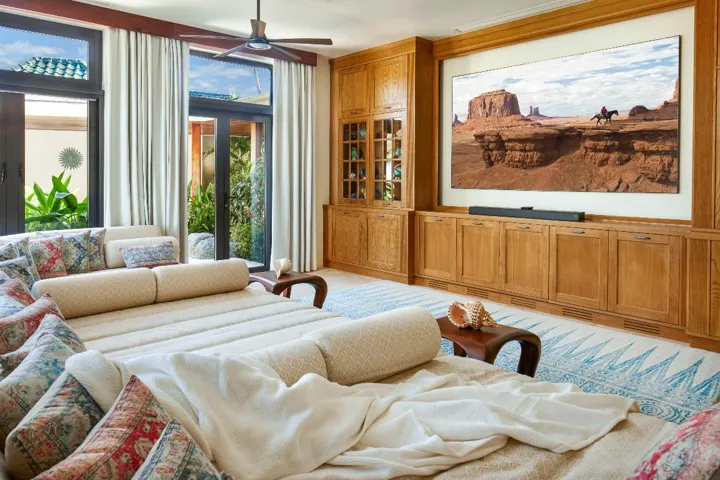 8. CINEMA ROOM