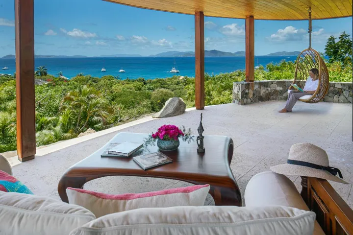 17. CORAL SUITE TERRACE READING
