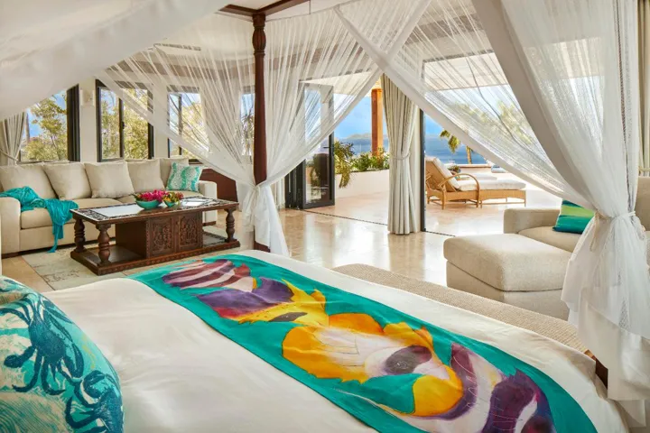 10. MASTER SUITE