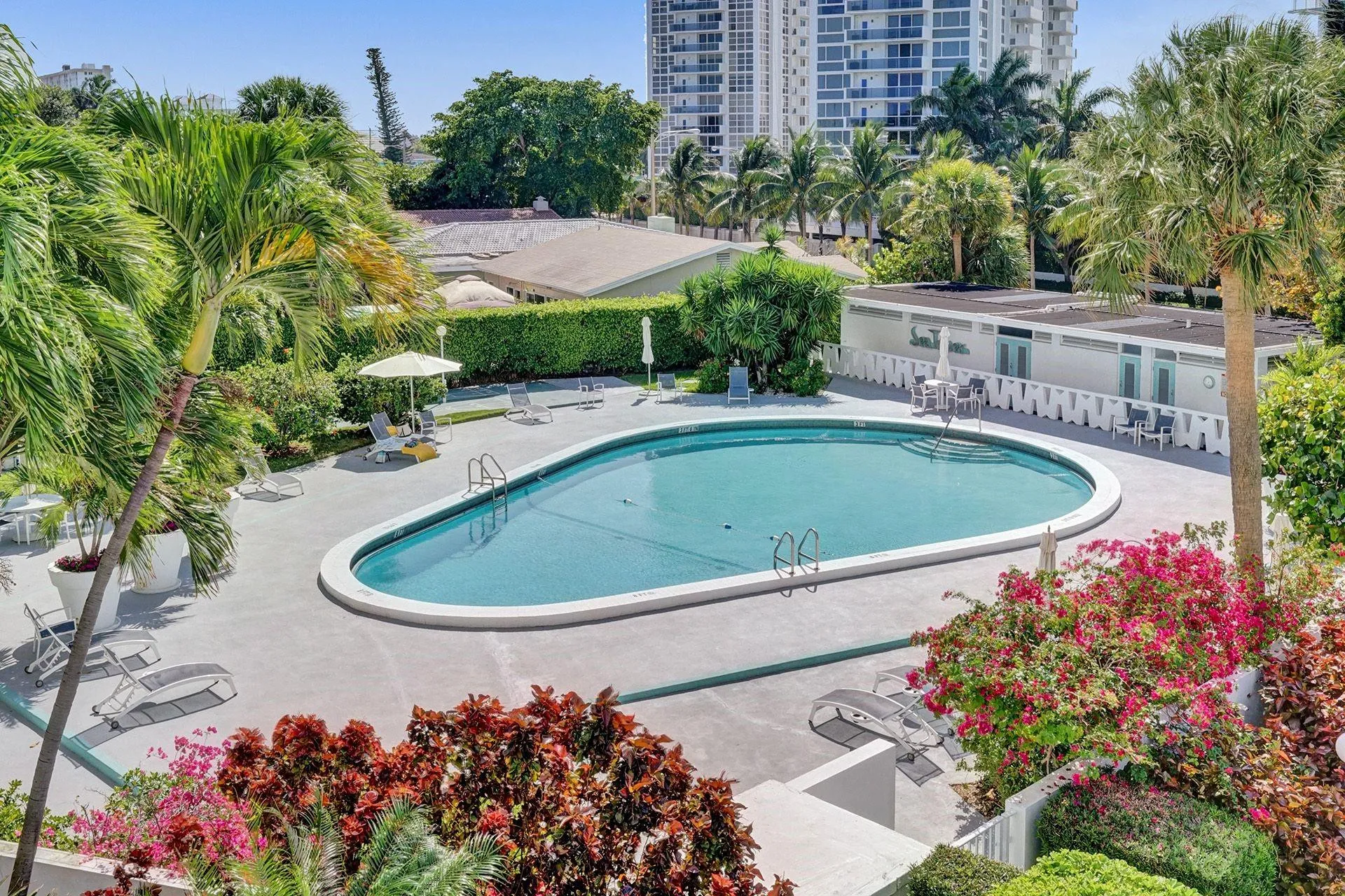 Charming pool area