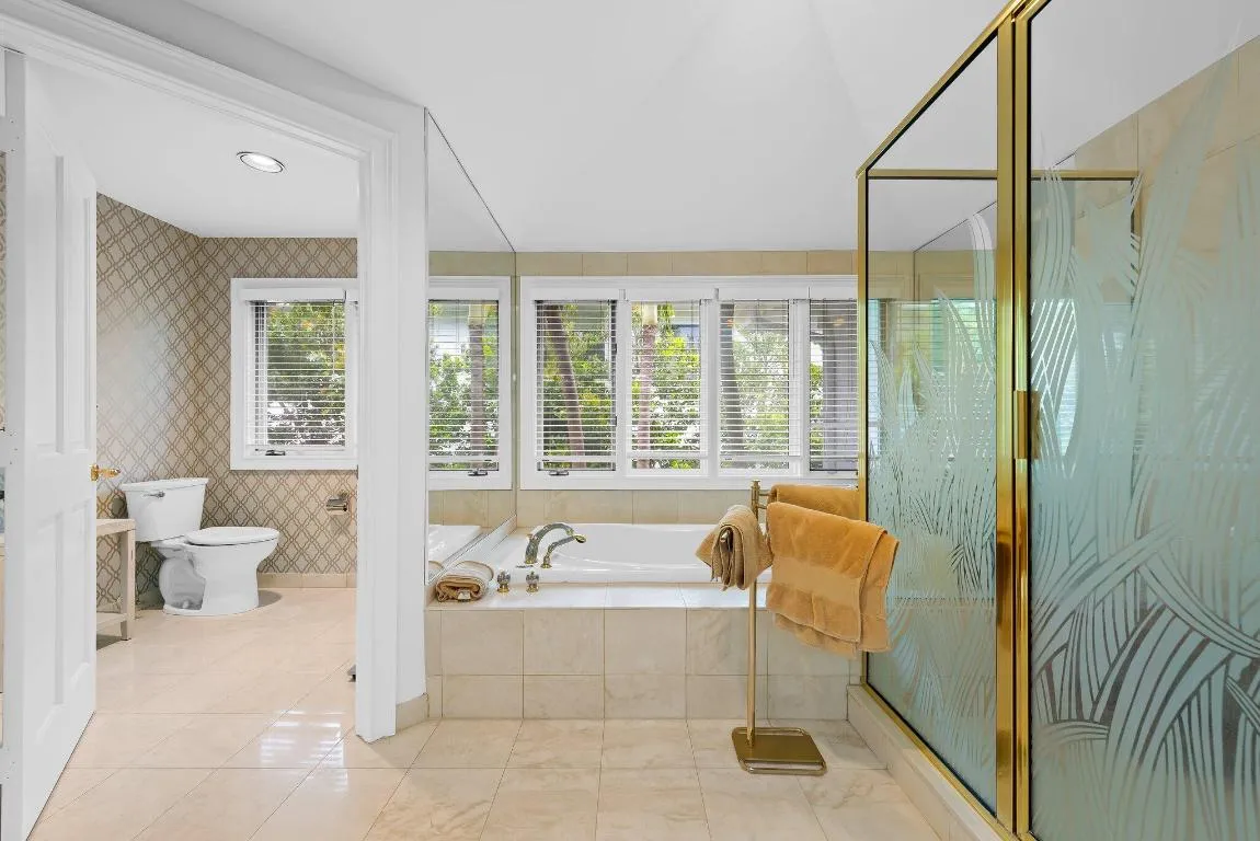 Separate Tub & Shower