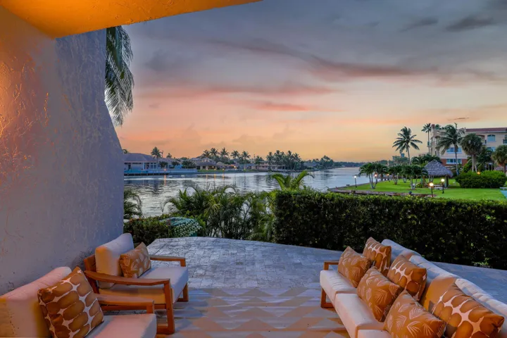 Outdoor Lounge